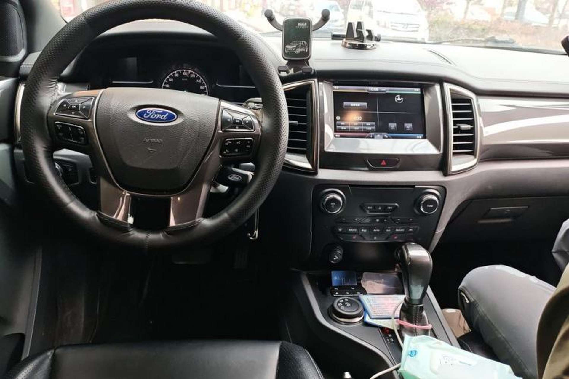 Used Ford Everest 2016 2.0T Gasoline Automatic 4x4 Flagship Edition Center Console
