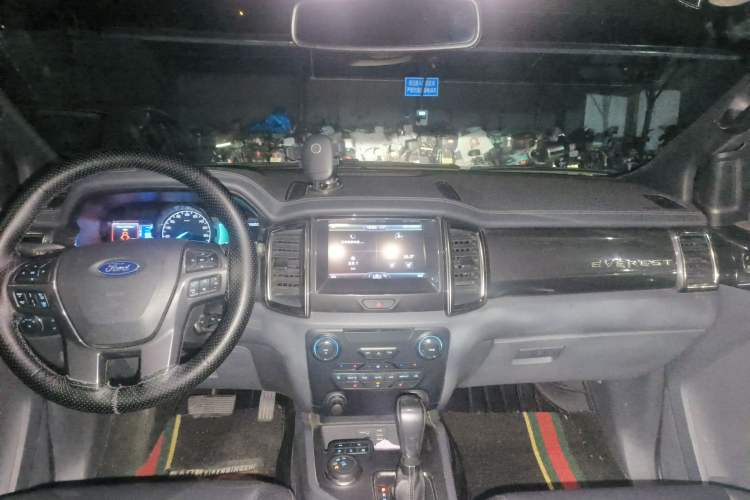 Used Ford Everest 2016 2.0T Gasoline Automatic 4x4 Flagship Edition Center Console