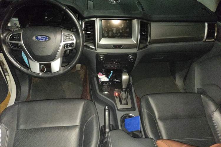 Used Ford Everest 2016 2.0T Gasoline Automatic 4x4 Luxury Edition Center Console