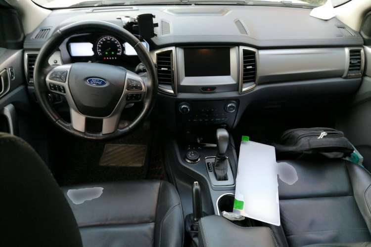 Used Ford Everest 2016 2.0T Gasoline Automatic 4x4 Luxury Edition Center Console