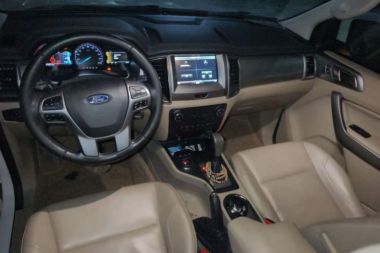 Used Ford Everest 2016 2.0T Gasoline Automatic 4x4 Luxury Edition Center Console