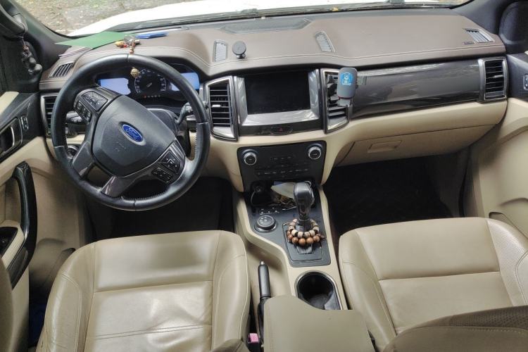 Used Ford Everest 2016 2.0T Gasoline Automatic 4x4 Flagship Edition Center Console