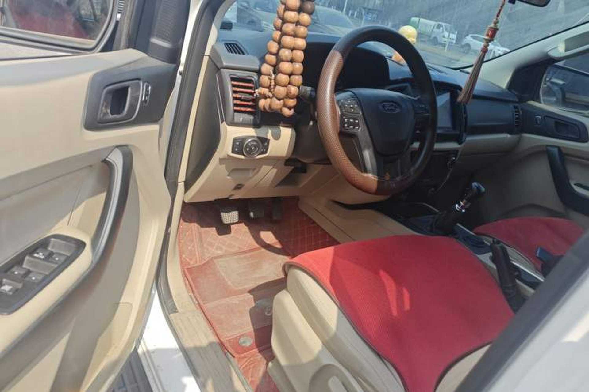 Used Ford Everest 2016 2.2T Diesel Manual Two-Wheel-Drive Elite Edition Driver Seat