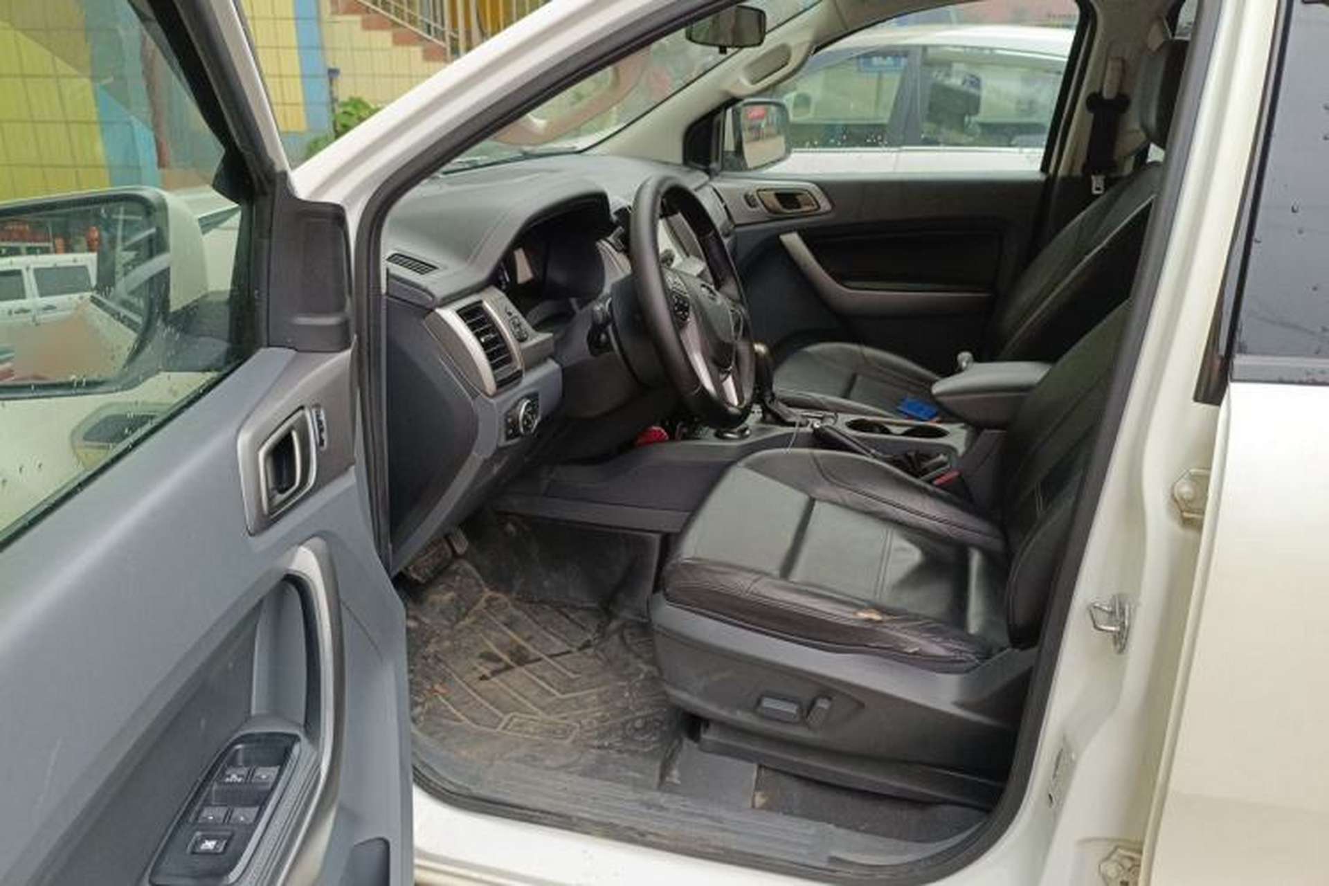 Used Ford Everest 2016 2.0T Gasoline Automatic 4x4 Luxury Edition Driver Seat