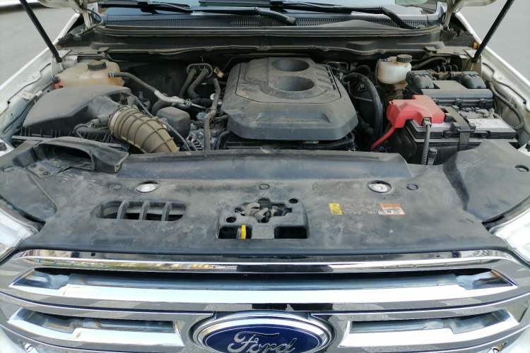 Used Ford Everest 2016 2.0T Gasoline Automatic 4x4 Luxury Edition Engine Bay