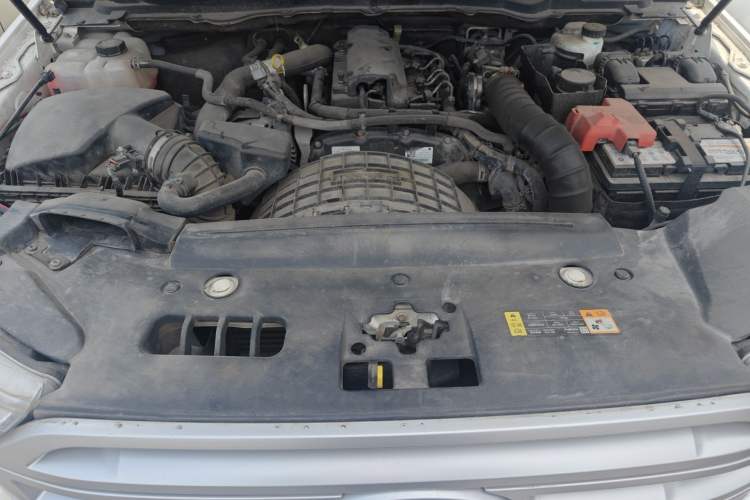 Used Ford Everest 2016 2.2T Diesel Manual Two-Wheel-Drive Elite Edition Engine Bay