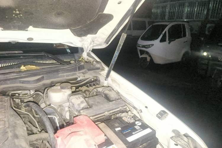 Used Ford Everest 2016 2.0T Gasoline Automatic 4x4 Flagship Edition Engine Bay Left
