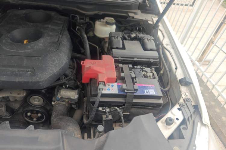 Used Ford Everest 2016 2.0T Gasoline Automatic Two-Wheel Drive Luxury Edition Engine Bay Left