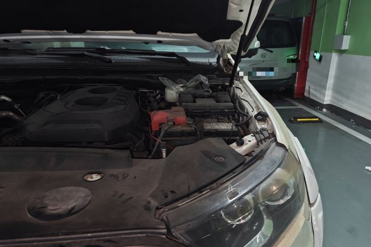 Used Ford Everest 2016 2.0T Gasoline Automatic 4x4 Flagship Edition Engine Bay Left