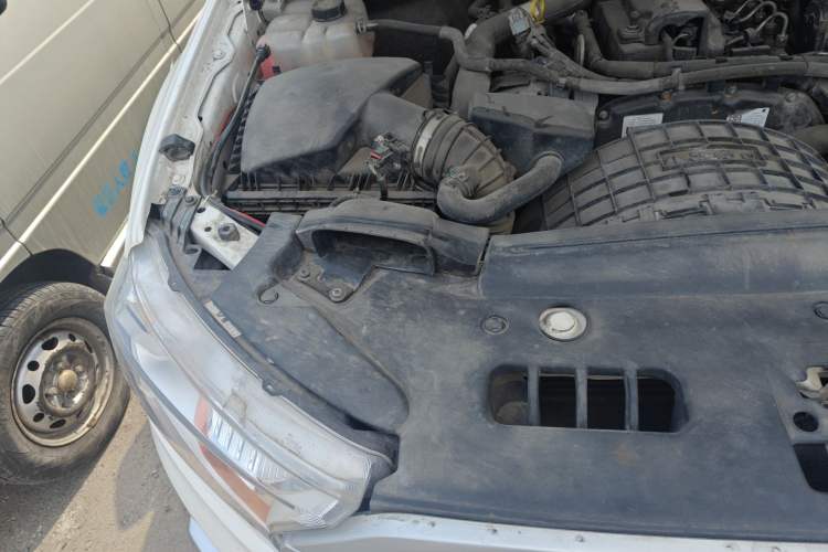 Used Ford Everest 2016 2.2T Diesel Manual Two-Wheel-Drive Elite Edition Engine Bay Right