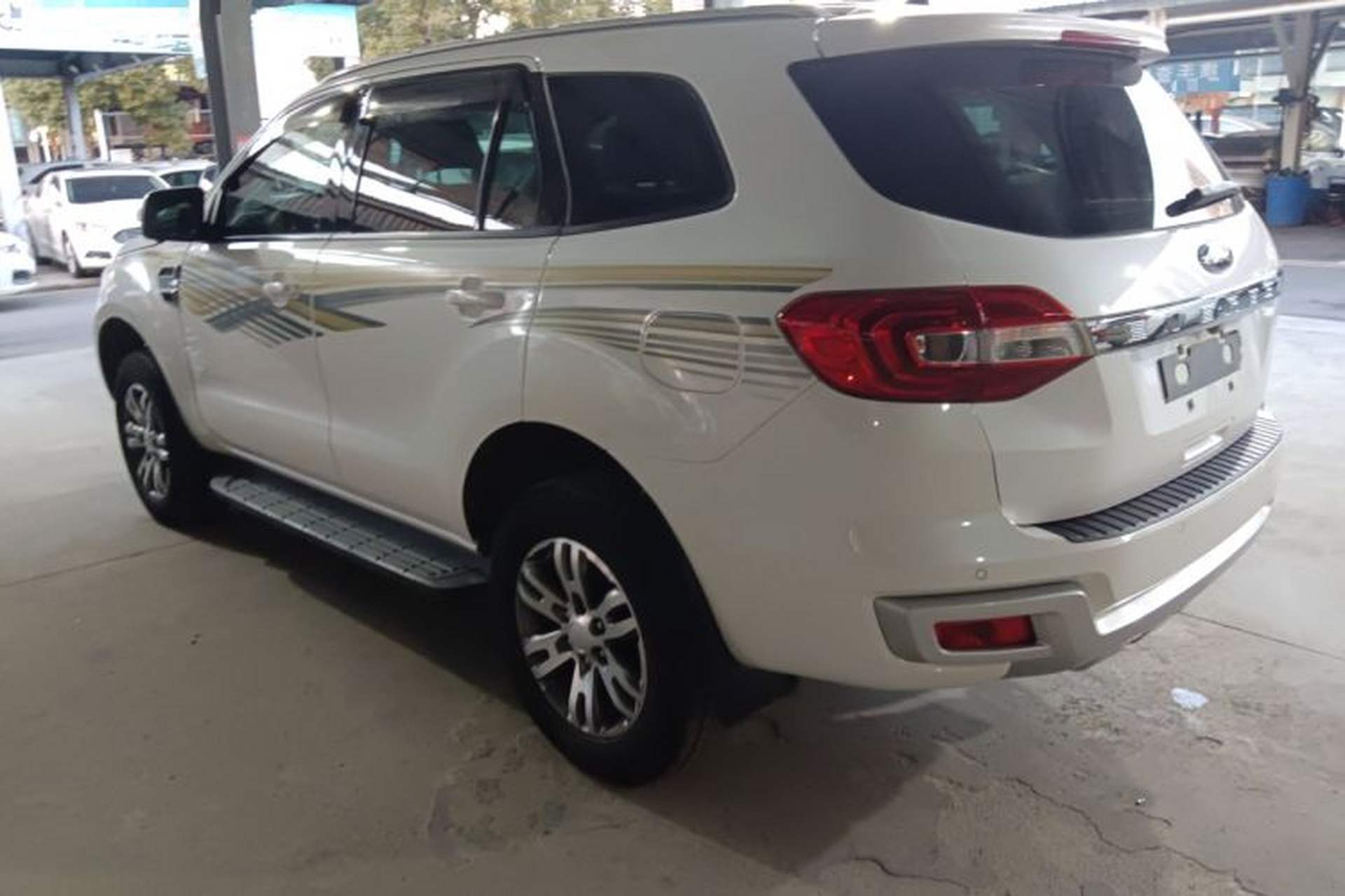 Used Ford Everest 2016 2.0T Gasoline Automatic 4x4 Luxury Edition Exterior 3