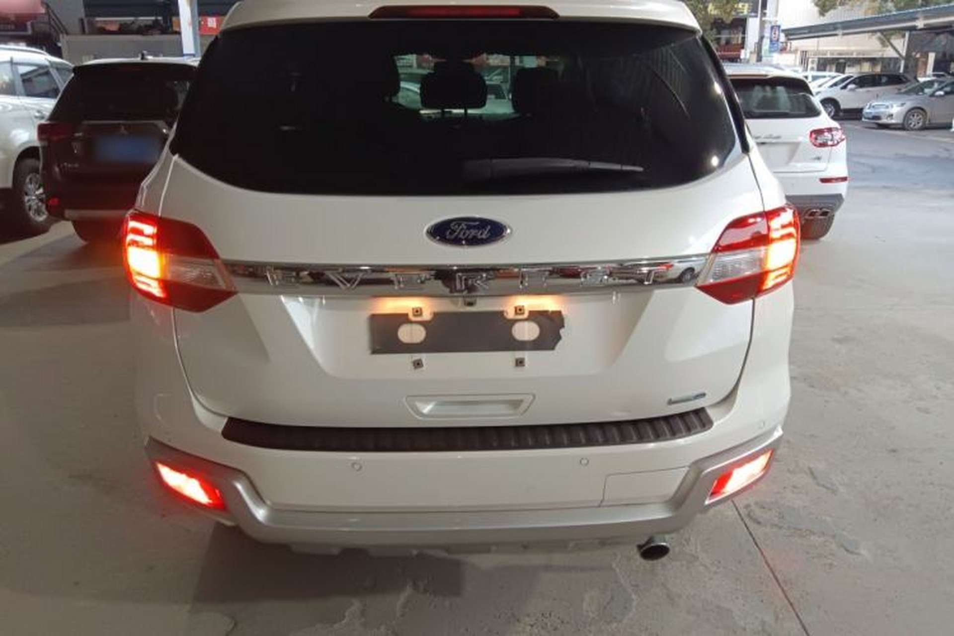 Used Ford Everest 2016 2.0T Gasoline Automatic 4x4 Luxury Edition Exterior 4