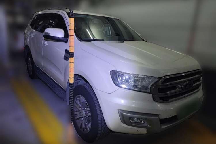 Used Ford Everest 2016 2.0T Gasoline Automatic 4x4 Luxury Edition Front Right 45 Deg