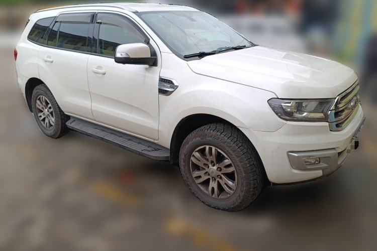 Used Ford Everest 2016 2.0T Gasoline Automatic 4x4 Luxury Edition Front Right 45 Deg