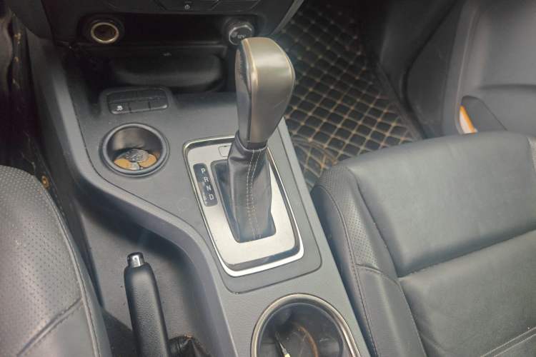 Used Ford Everest 2016 2.0T Gasoline Automatic Two-Wheel Drive Luxury Edition Gear Lever
