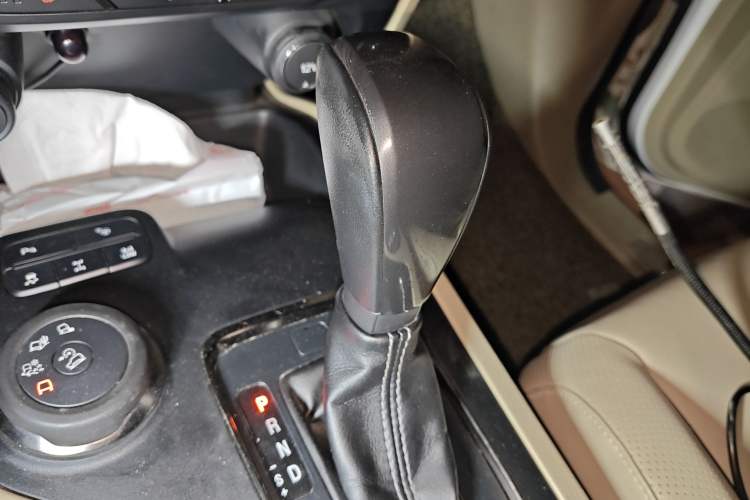 Used Ford Everest 2016 2.0T Gasoline Automatic 4x4 Flagship Edition Gear Lever