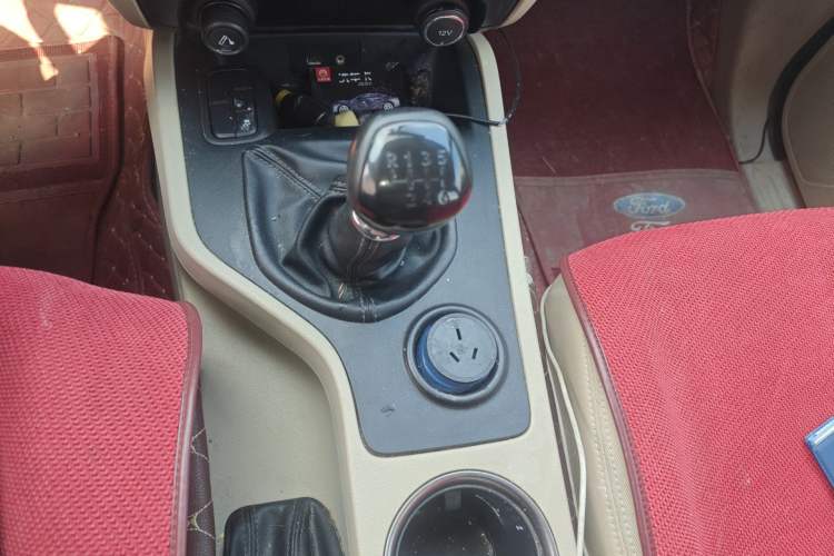 Used Ford Everest 2016 2.2T Diesel Manual Two-Wheel-Drive Elite Edition Gear Lever