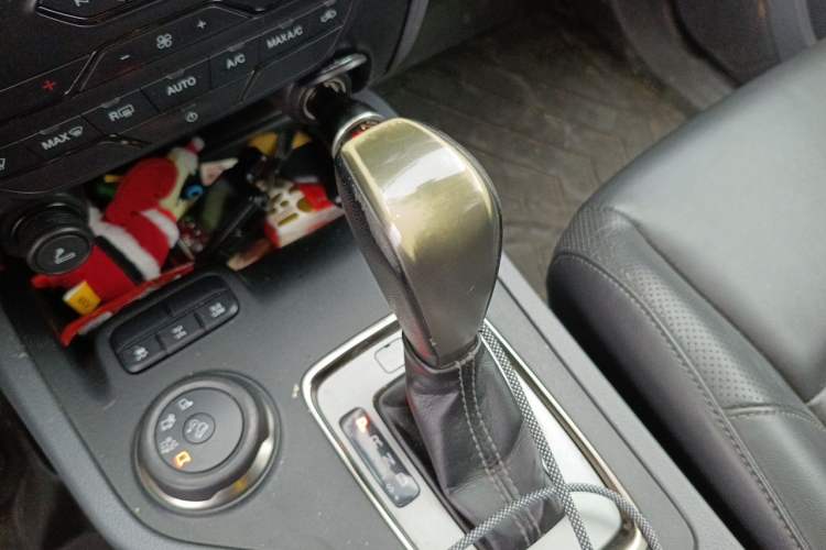 Used Ford Everest 2016 2.0T Gasoline Automatic 4x4 Luxury Edition Gear Lever