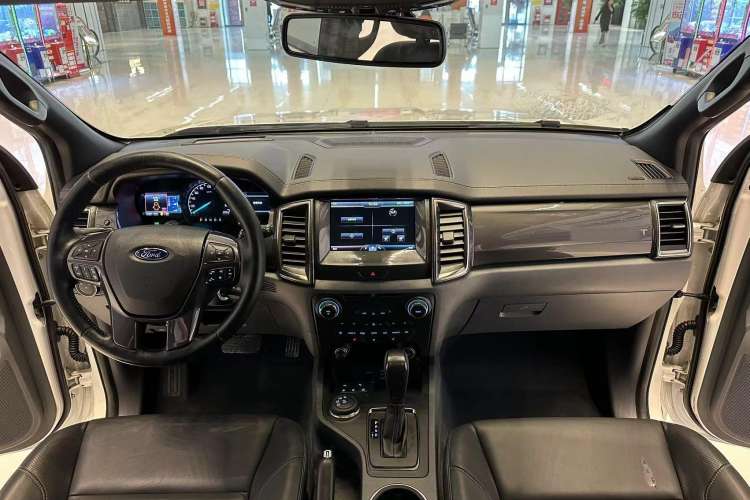 Used Ford Everest 2016 2.0T Gasoline Automatic 4x4 Flagship Edition Interior 1