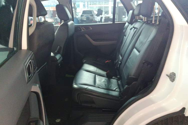 Used Ford Everest 2016 2.0T Gasoline Automatic 4x4 Luxury Edition Interior 4