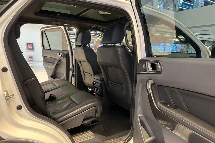 Used Ford Everest 2016 2.0T Gasoline Automatic 4x4 Flagship Edition Interior 7