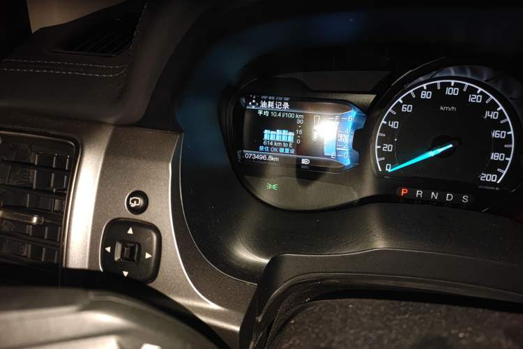 Used Ford Everest 2016 2.0T Gasoline Automatic 4x4 Luxury Edition Odometer Close Up