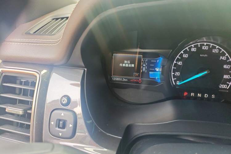 Used Ford Everest 2016 2.0T Gasoline Automatic 4x4 Flagship Edition Odometer Close Up