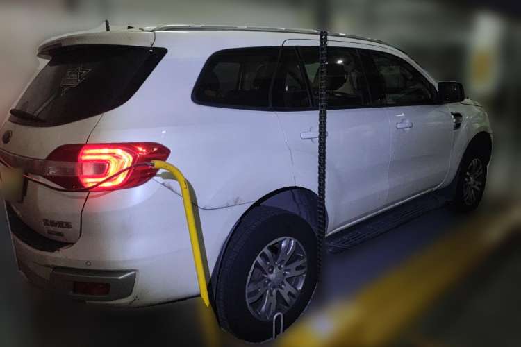 Used Ford Everest 2016 2.0T Gasoline Automatic 4x4 Luxury Edition Rear Right 45 Deg
