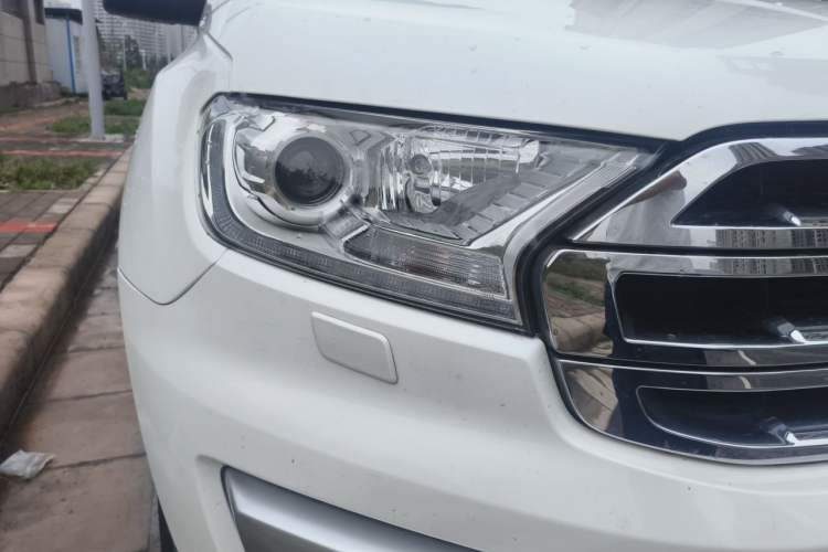 Used Ford Everest 2016 2.0T Gasoline Automatic 4x4 Flagship Edition Right Front Headlight