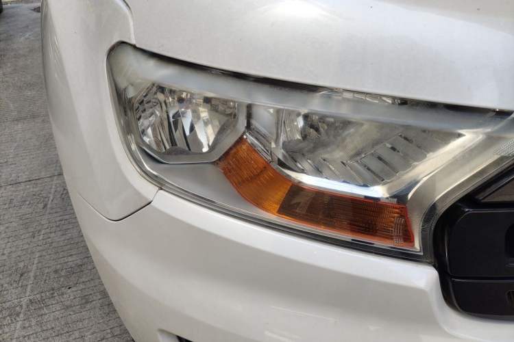 Used Ford Everest 2016 2.0T Gasoline Automatic 4x4 Elite Edition Right Front Headlight