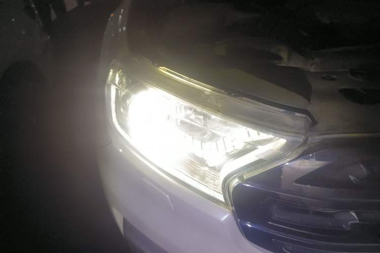 Used Ford Everest 2016 2.0T Gasoline Automatic 4x4 Flagship Edition Right Front Headlight
