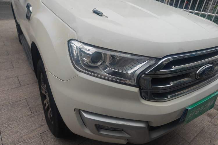 Used Ford Everest 2016 2.0T Gasoline Automatic Two-Wheel Drive Luxury Edition Right Front Headlight