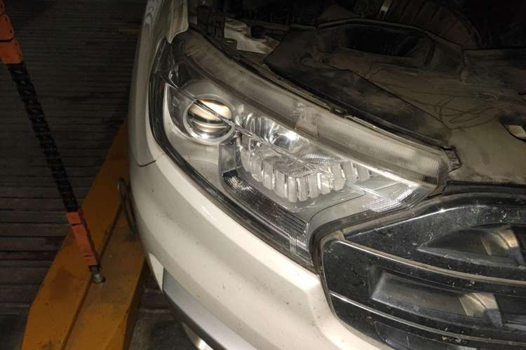 Used Ford Everest 2016 2.0T Gasoline Automatic 4x4 Luxury Edition Right Front Headlight
