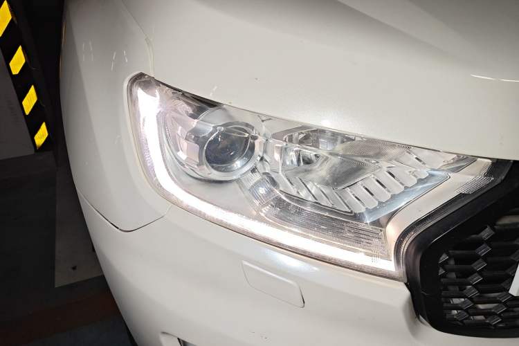 Used Ford Everest 2016 2.0T Gasoline Automatic 4x4 Flagship Edition Right Front Headlight