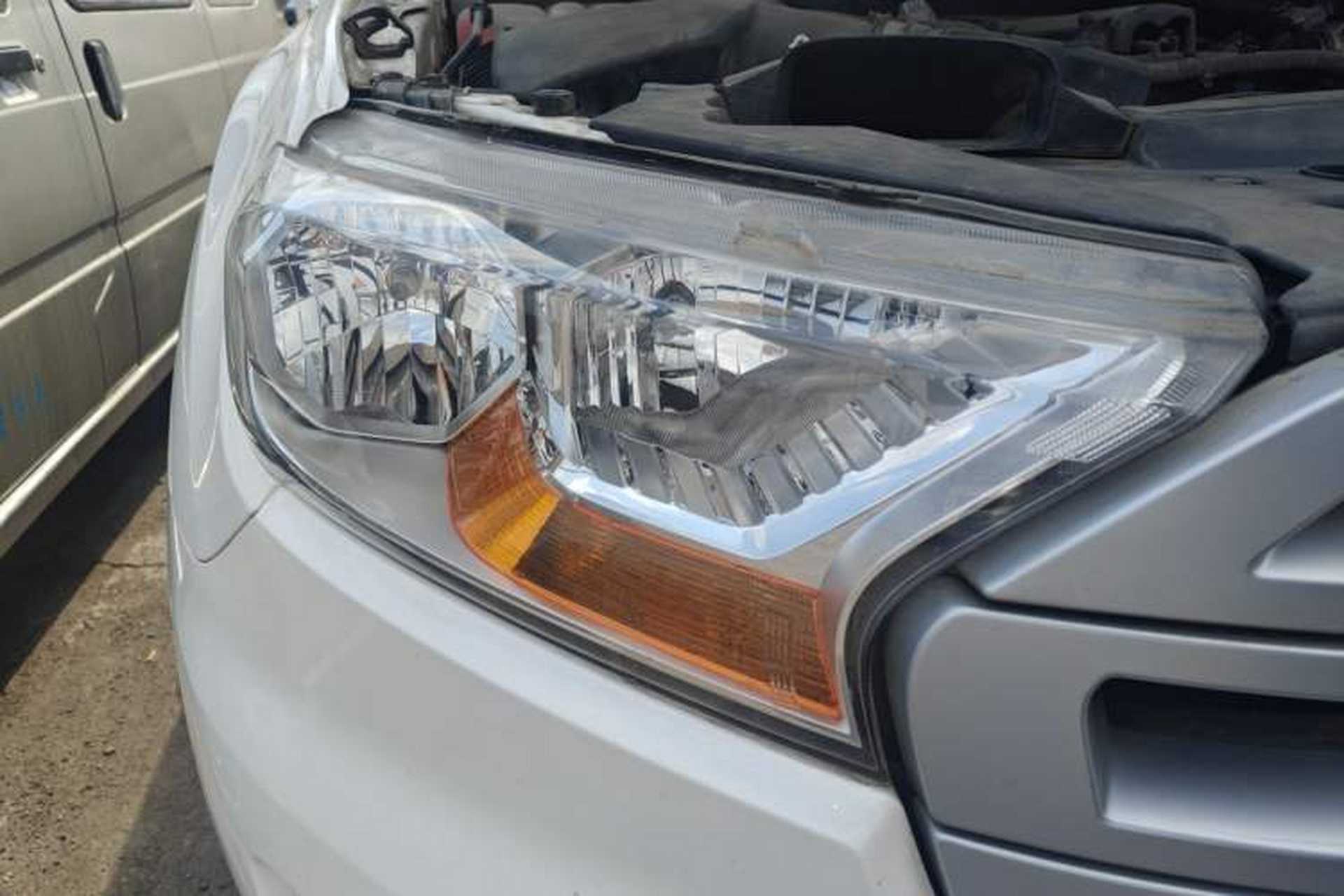 Used Ford Everest 2016 2.2T Diesel Manual Two-Wheel-Drive Elite Edition Right Front Headlight
