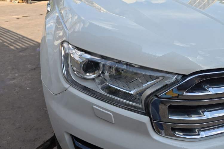 Used Ford Everest 2016 2.0T Gasoline Automatic 4x4 Flagship Edition Right Front Headlight