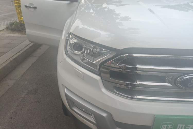 Used Ford Everest 2016 2.0T Gasoline Automatic 4x4 Flagship Edition Right Front Headlight