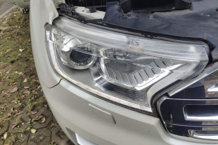 Used Ford Everest 2016 2.0T Gasoline Automatic 4x4 Flagship Edition Right Front Headlight
