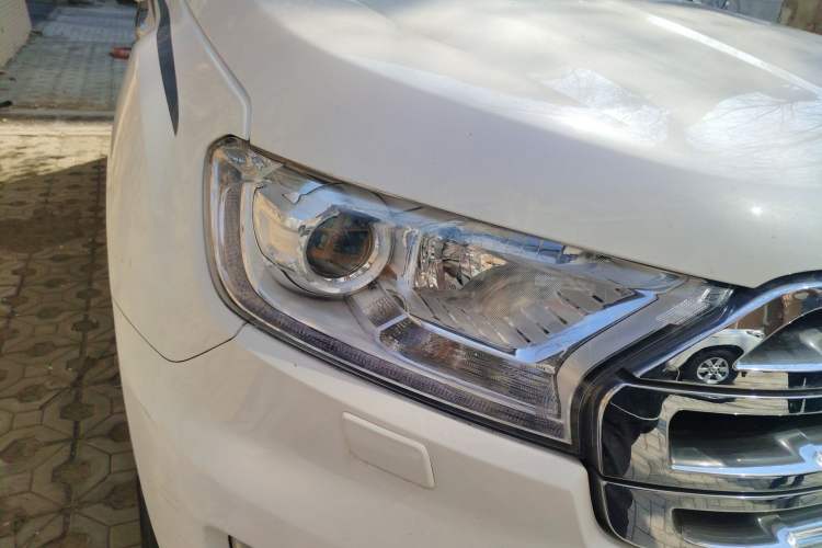 Used Ford Everest 2016 2.0T Gasoline Automatic 4x4 Flagship Edition Right Front Headlight