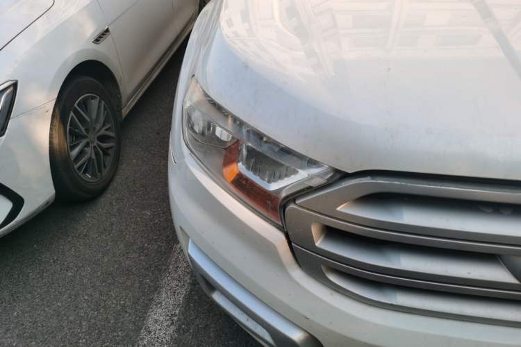 Used Ford Everest 2016 2.0T Gasoline Automatic 4x4 Elite Edition Right Front Headlight