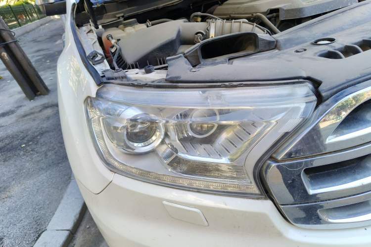 Used Ford Everest 2016 2.0T Gasoline Automatic 4x4 Flagship Edition Right Front Headlight