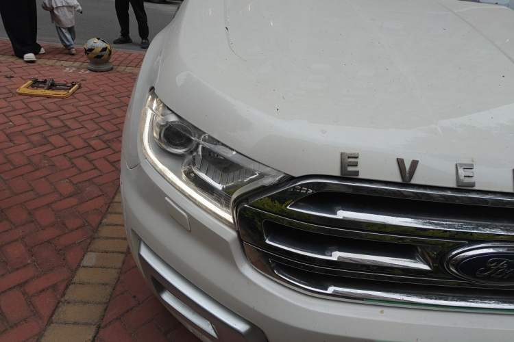 Used Ford Everest 2016 2.0T Gasoline Automatic 4x4 Flagship Edition Right Front Headlight