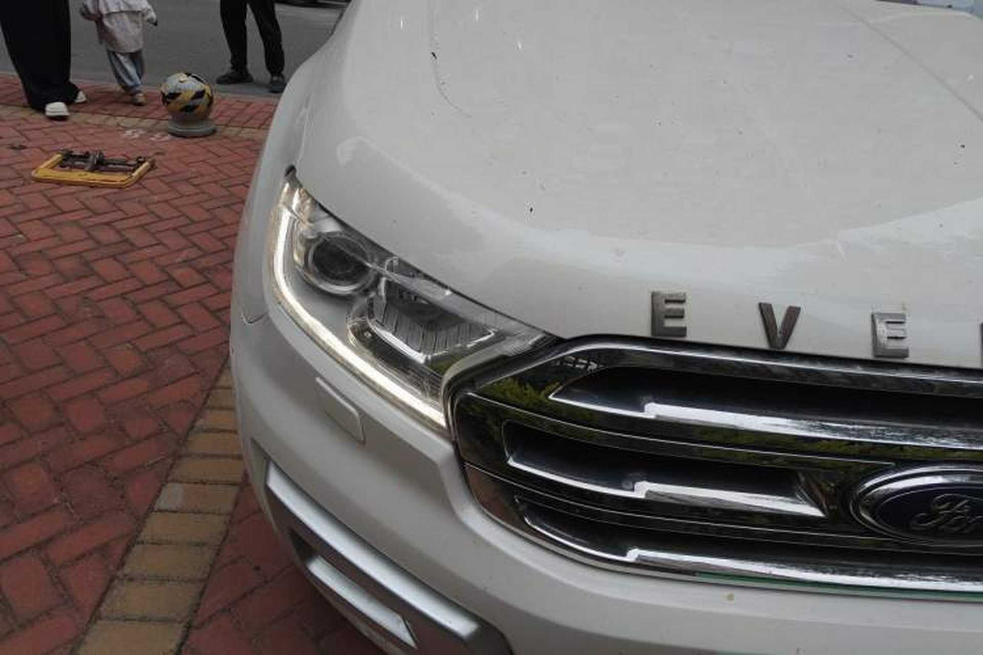 Used Ford Everest 2016 2.0T Gasoline Automatic 4x4 Flagship Edition Right Front Headlight