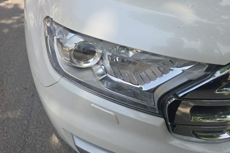 Used Ford Everest 2016 2.0T Gasoline Automatic 4x4 Flagship Edition Right Front Headlight