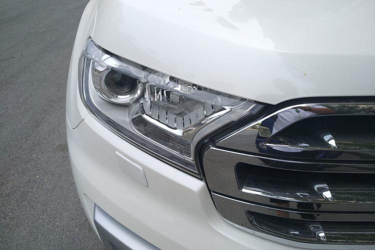 Used Ford Everest 2016 2.0T Gasoline Automatic 4x4 Flagship Edition Right Front Headlight
