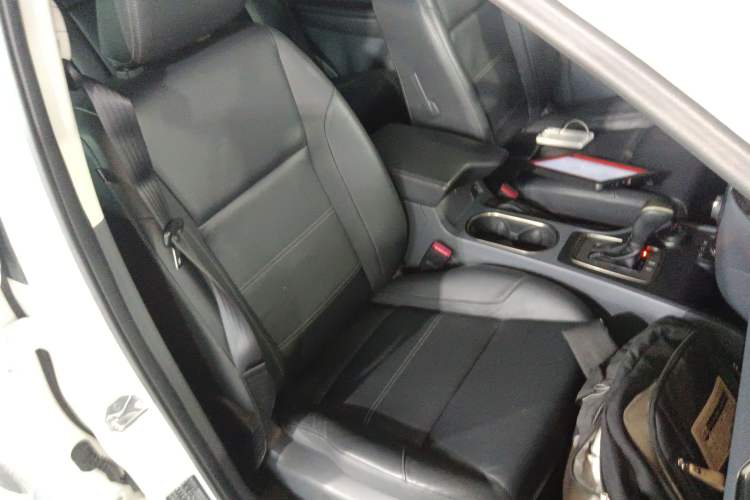 Used Ford Everest 2016 2.0T Gasoline Automatic 4x4 Luxury Edition Right Front Seat