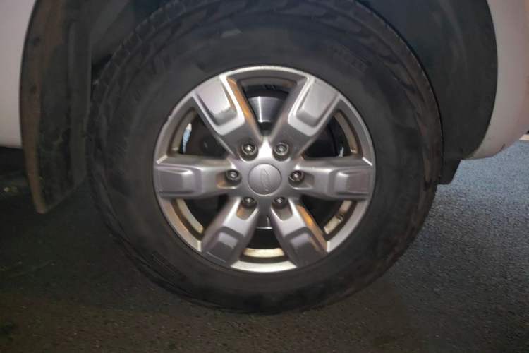 Used Ford Everest 2016 2.0T Gasoline Automatic 4x4 Elite Edition Right Front Wheel Hub