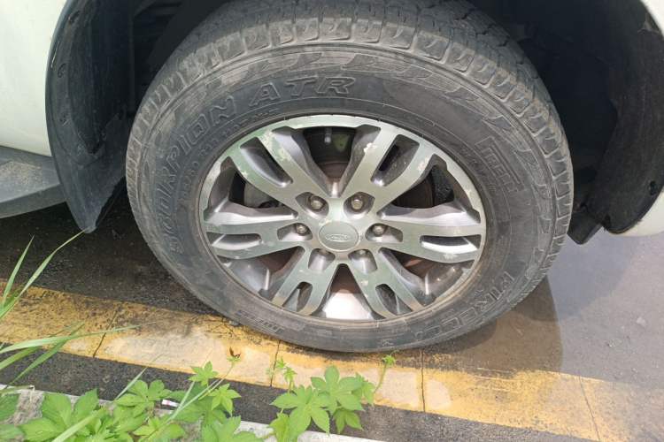 Used Ford Everest 2016 2.0T Gasoline Automatic 4x4 Luxury Edition Right Front Wheel Hub