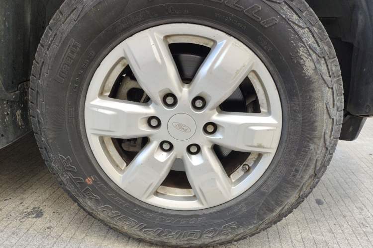 Used Ford Everest 2016 2.0T Gasoline Automatic 4x4 Elite Edition Right Front Wheel Hub