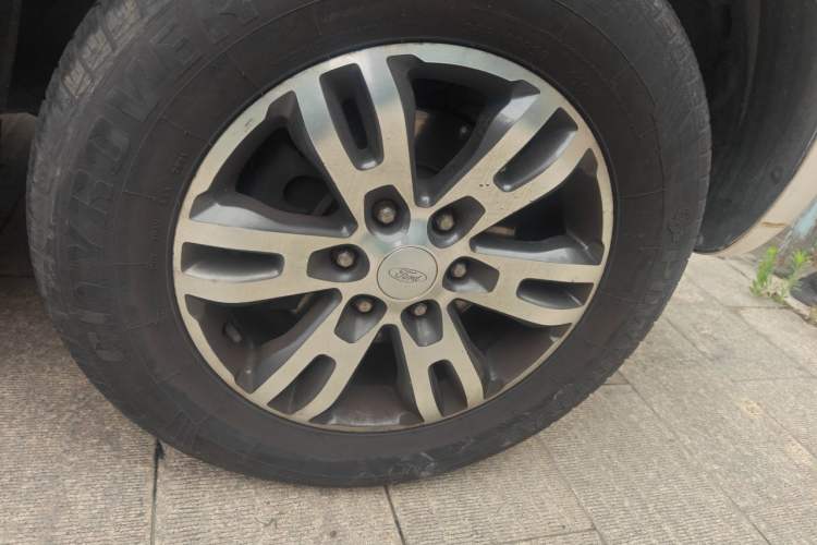 Used Ford Everest 2016 2.0T Gasoline Automatic Two-Wheel Drive Luxury Edition Right Front Wheel Hub